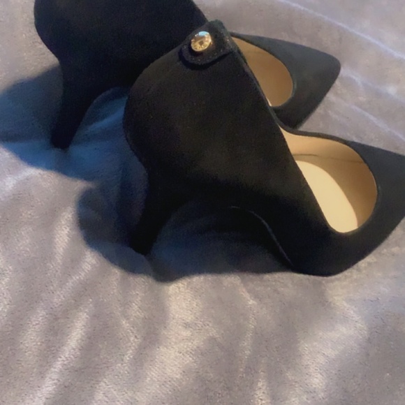New  black suede MICHAEL KORS pumps - Picture 2 of 3